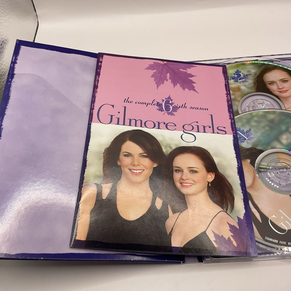 Gilmore Girls: The Complete Sixth Season DVD Set - Blue - Picture 14 of 16